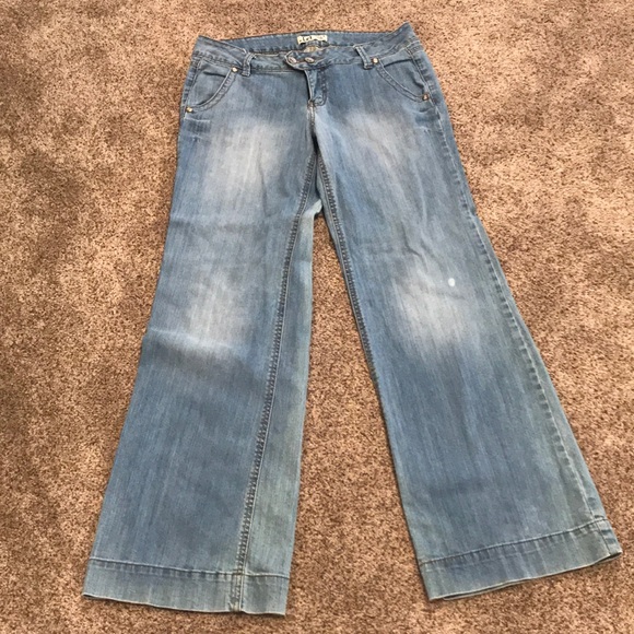 lei flare jeans